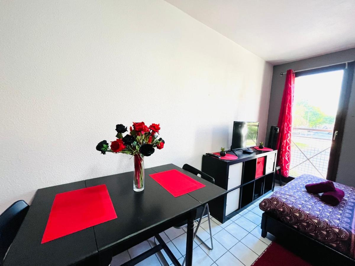 Le Red Escape A 15Min Du Centre Avec Parking Prive Gratuit Appartement Annecy Buitenkant foto